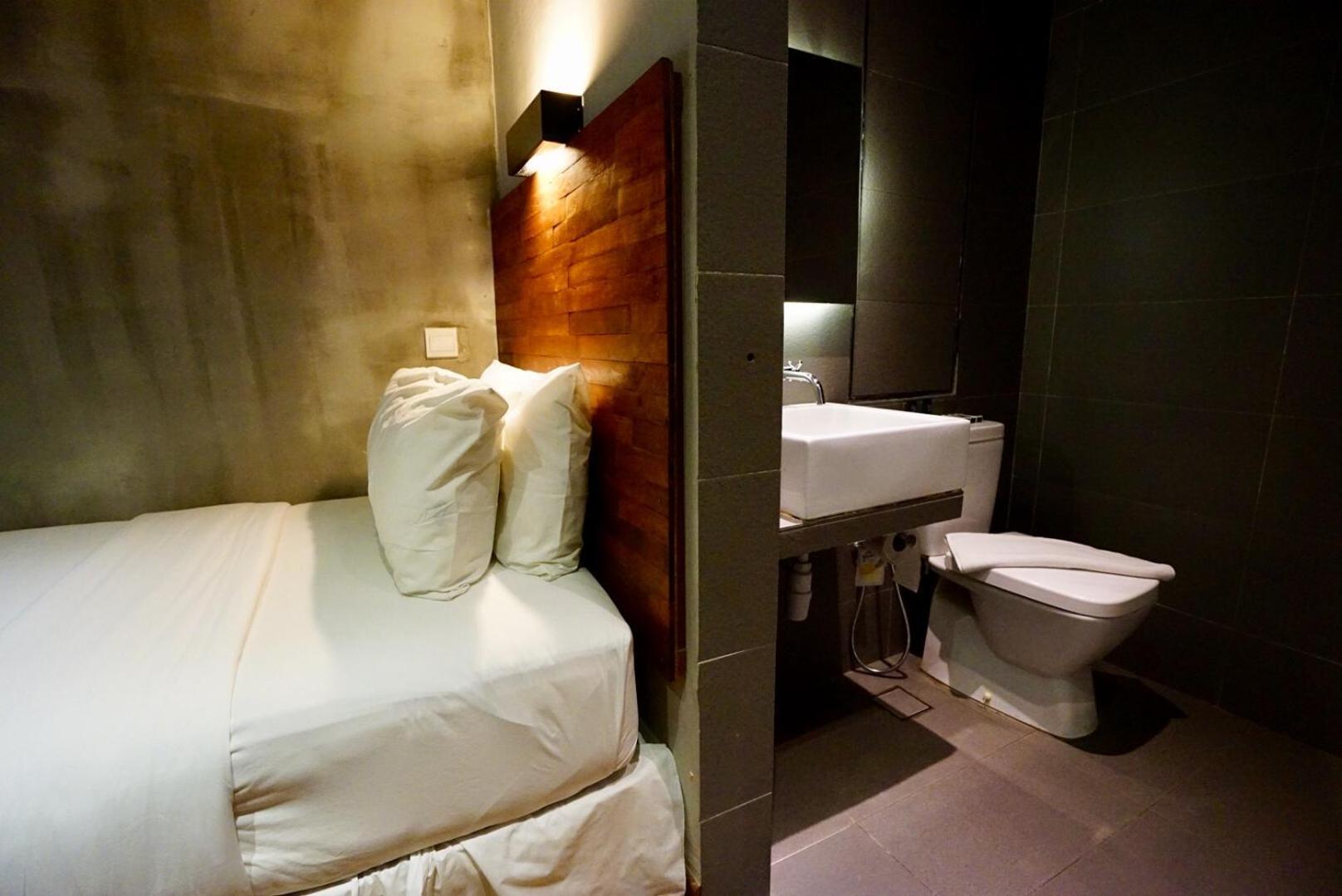 Single Room No Window